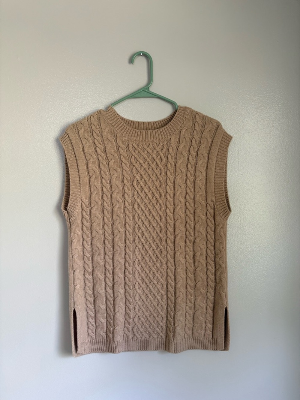 Cable Knit Sleeveless Sweater Vest - Beige